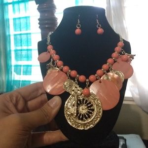 Luxury and elegant necklace set